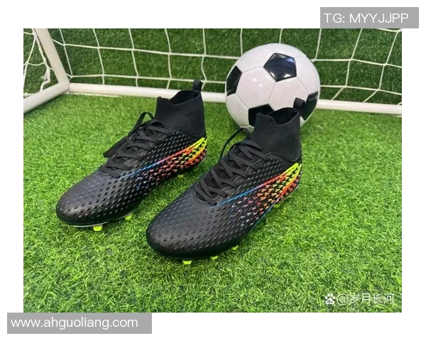 鸳鸯足球鞋的独特魅力与实用性探讨让你在球场上成为众人瞩目的焦点